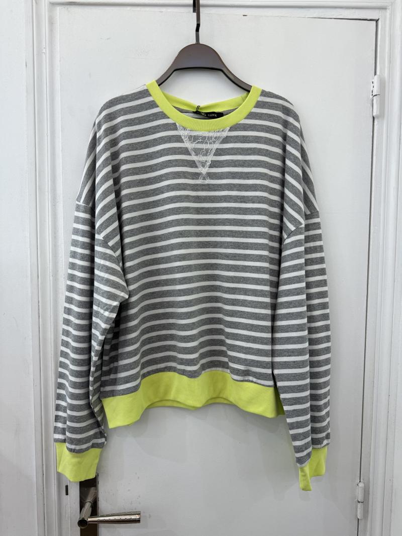 Longsleeve T-shirt with lace